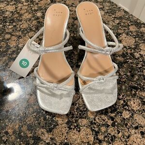 A New Day Shimmering Silver Heels Sz 10 NWT